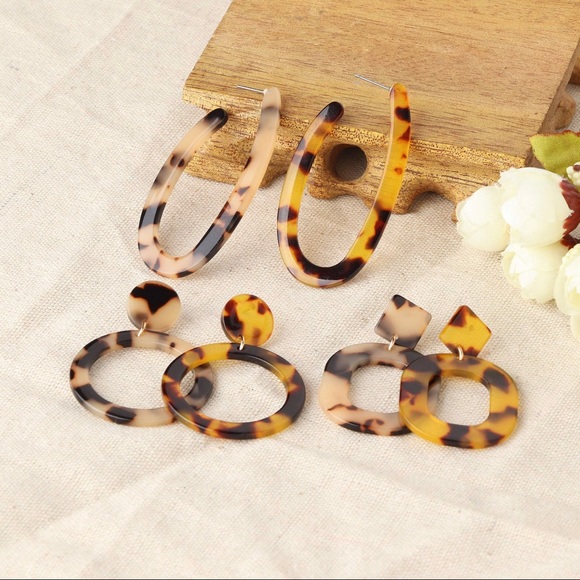 Dark Tortoise Acrylic Oval Hoop Earrings - Picture 5 of 5